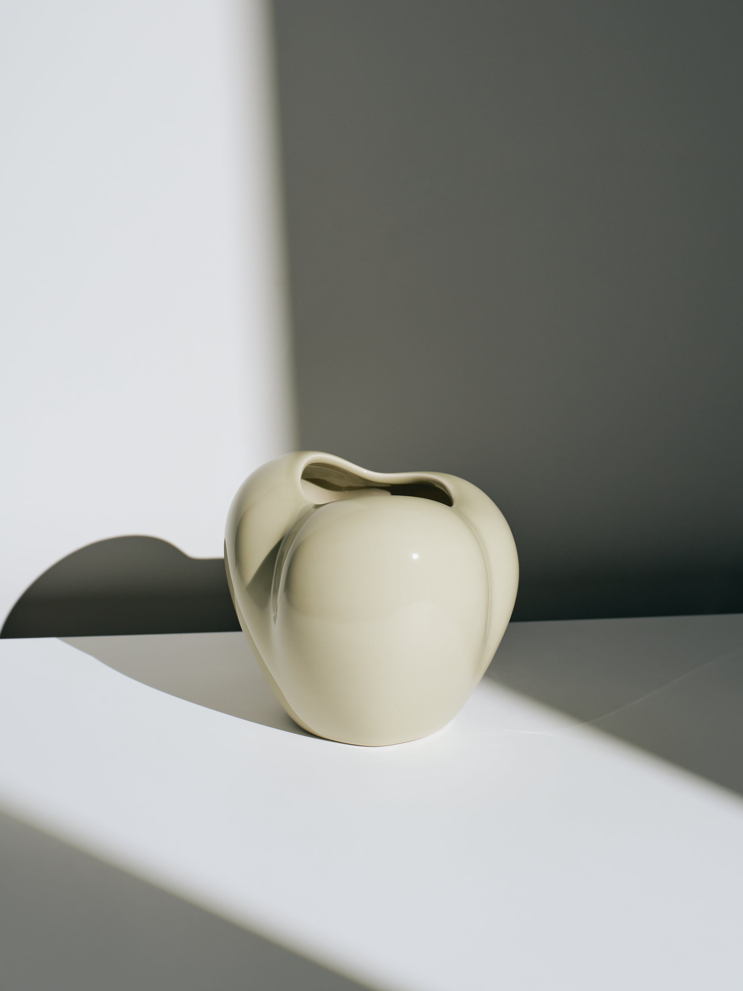 Mini Poppy Vase, moon dust