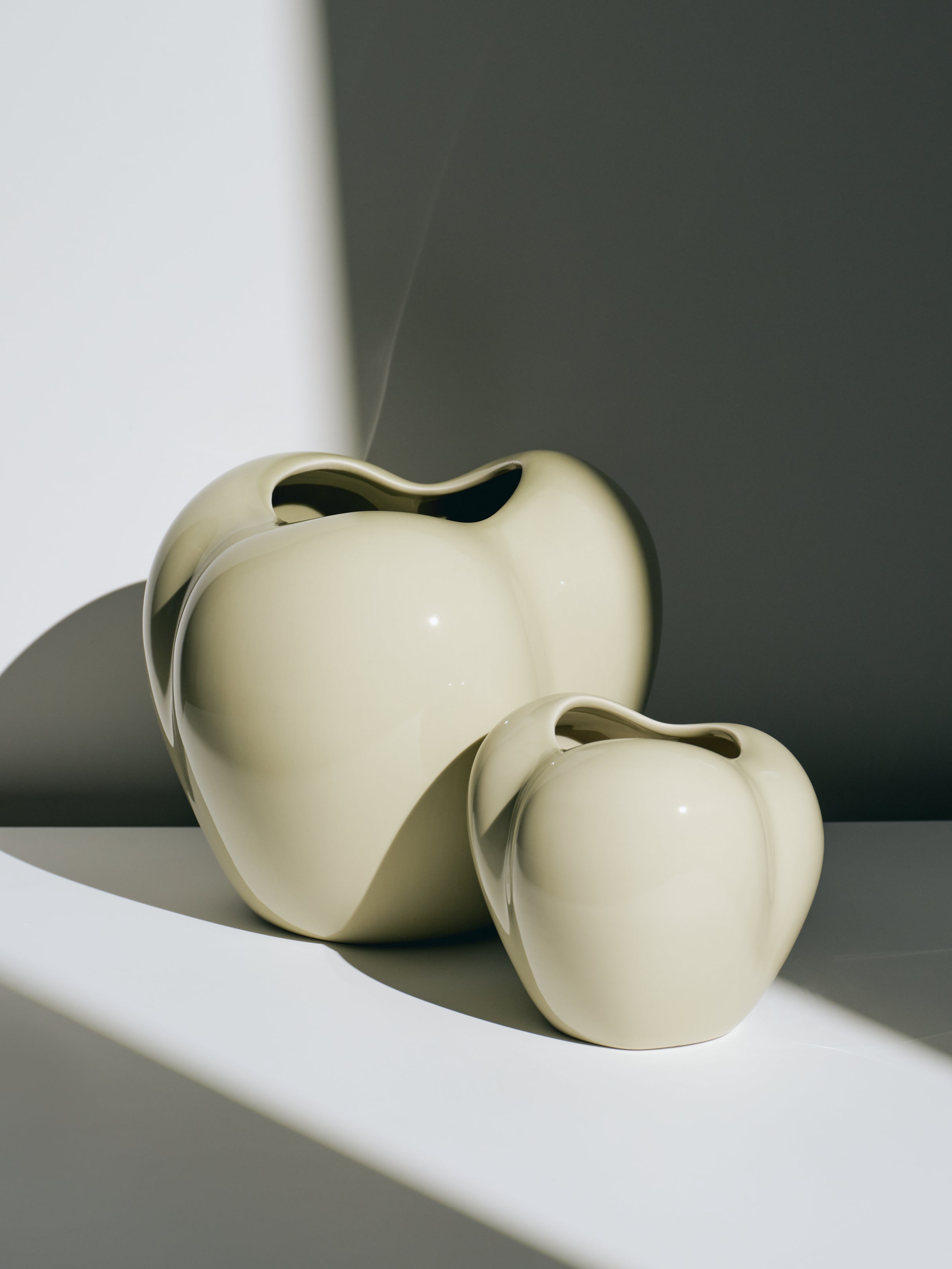 Mini Poppy Vase, moon dust