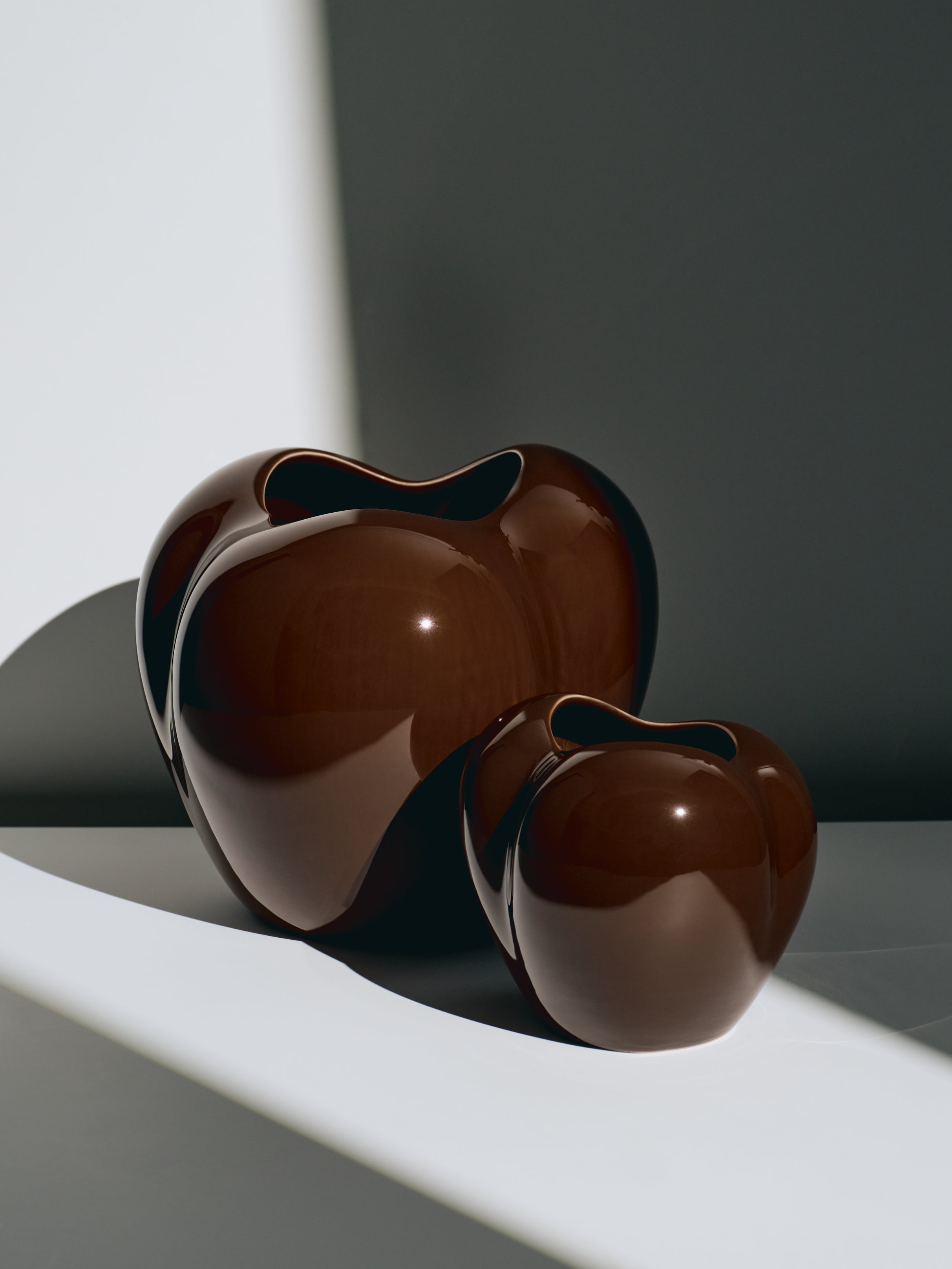 Mini Poppy Vase, chocolate brown