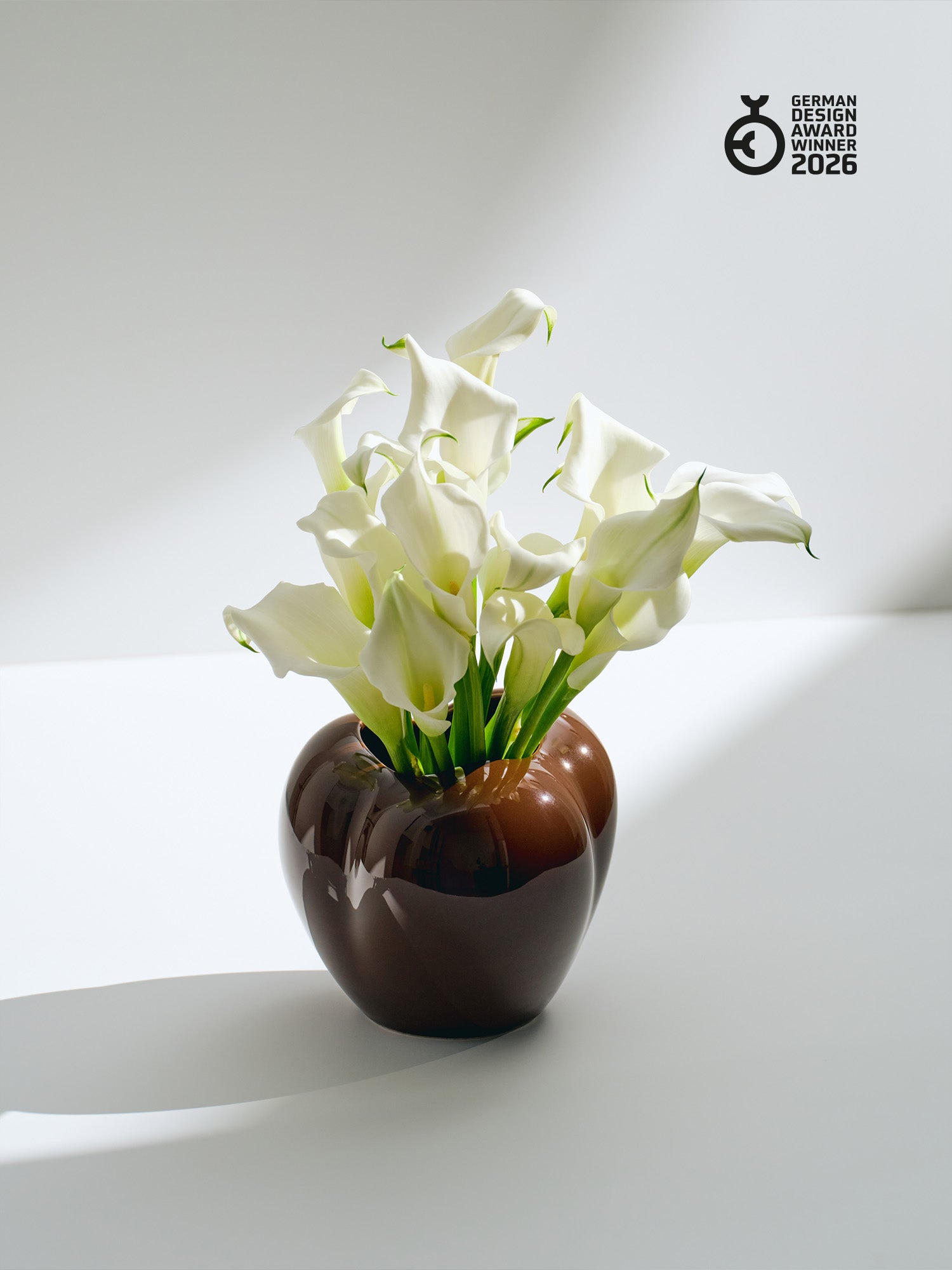 Mini Poppy Vase, chocolate brown