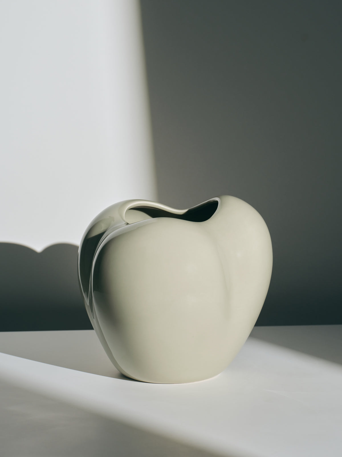 Poppy Vase, moon dust