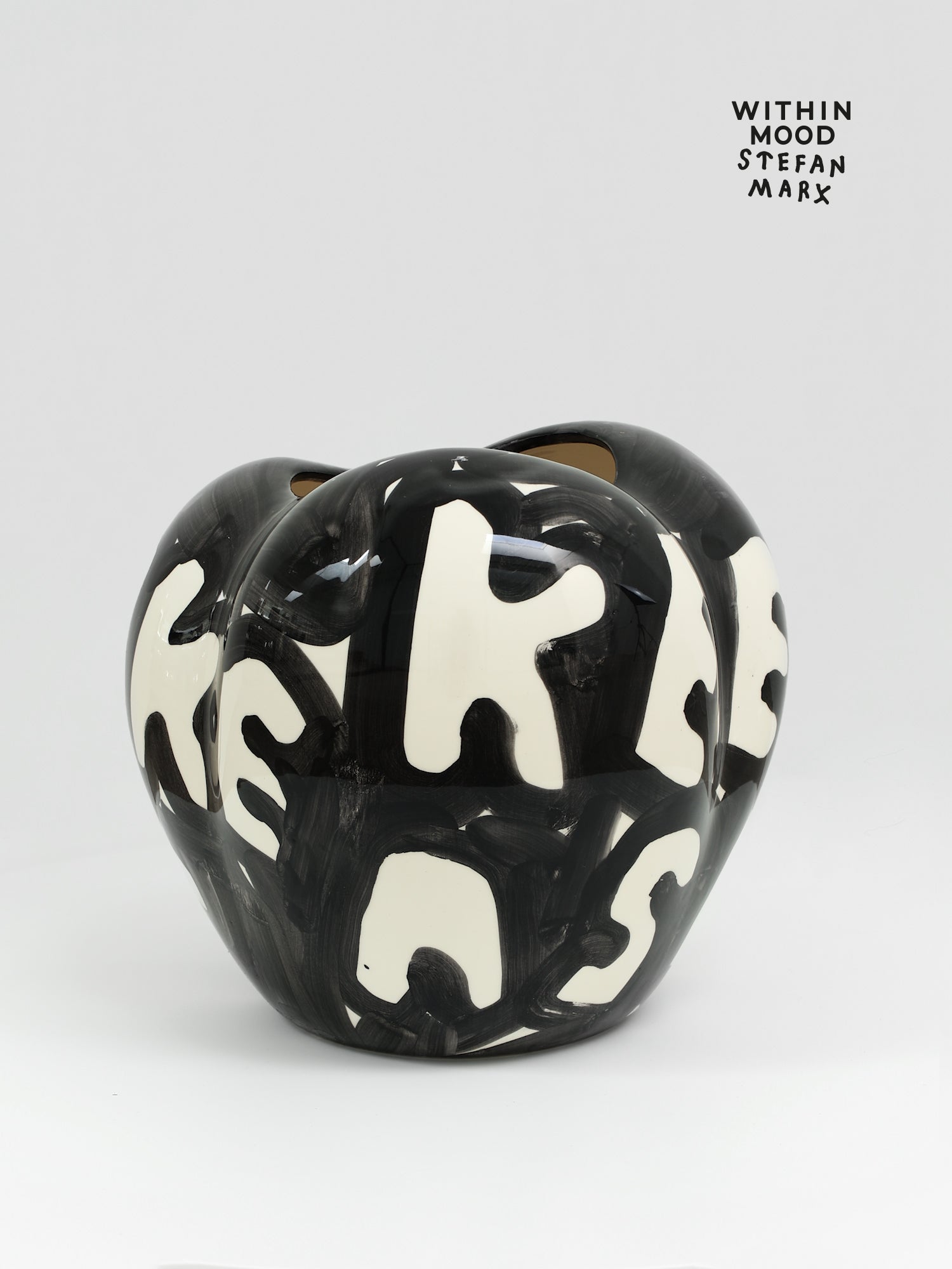 Poppy Vase, Stefan Marx Ed. – KEEP IT LIKE A SECRET