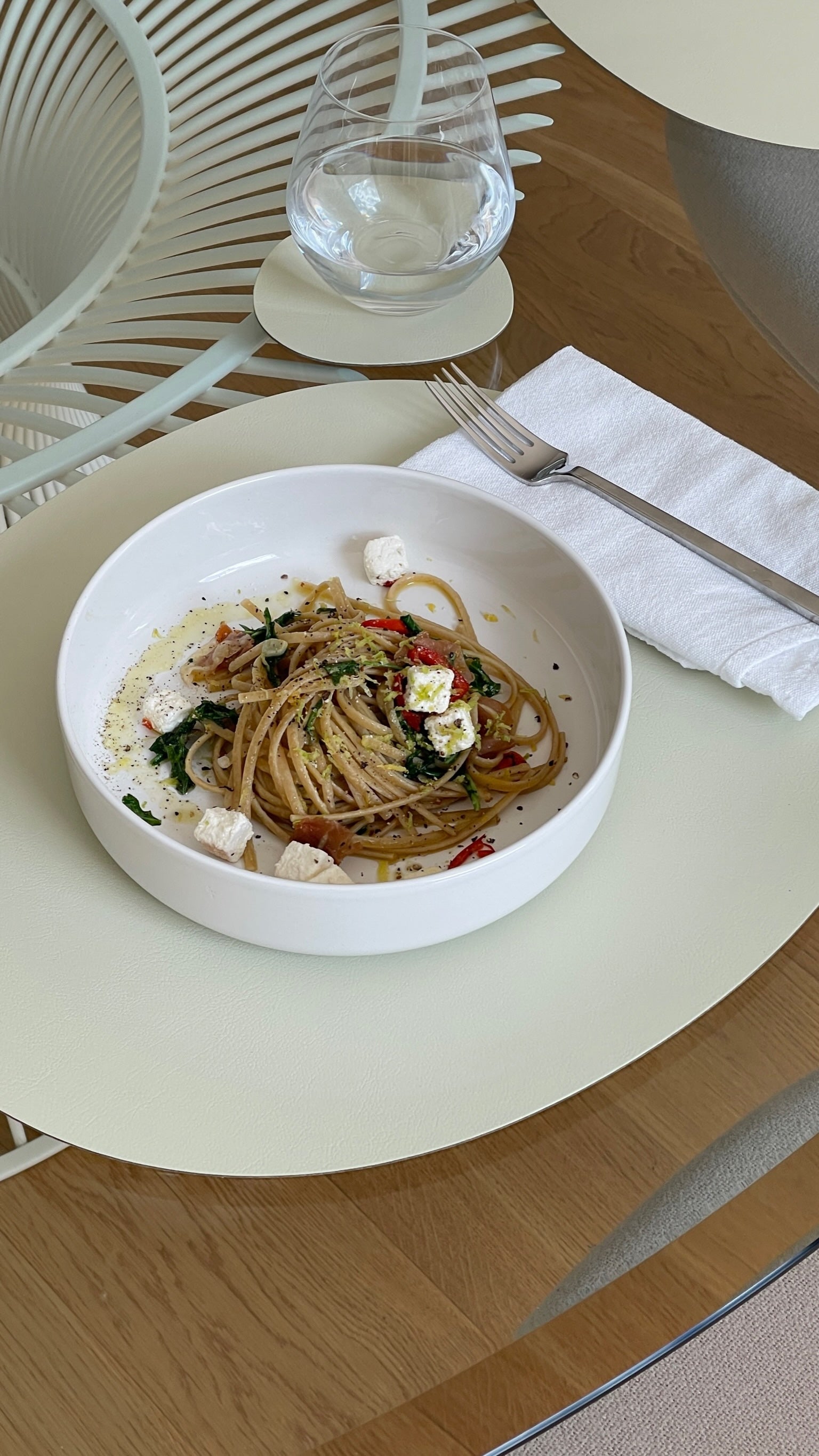 Für alle Pasta-Liebhaber: Spaghetti mit Limone, Prosciutto und Rucola