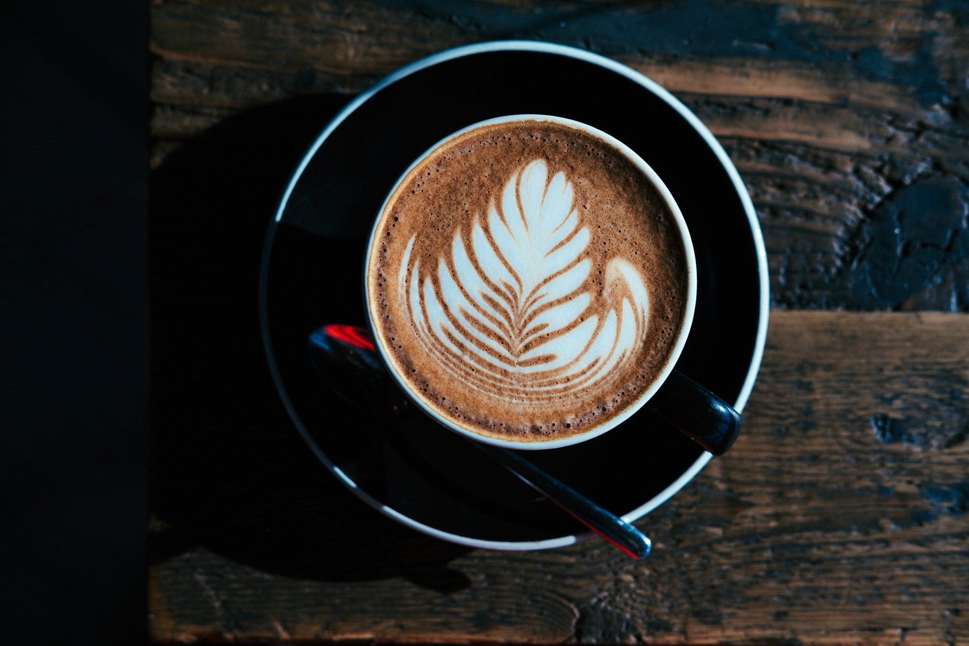 Die Coffee Battle Royale: Unterschied Latte Macchiato und Cappuccino erklärt