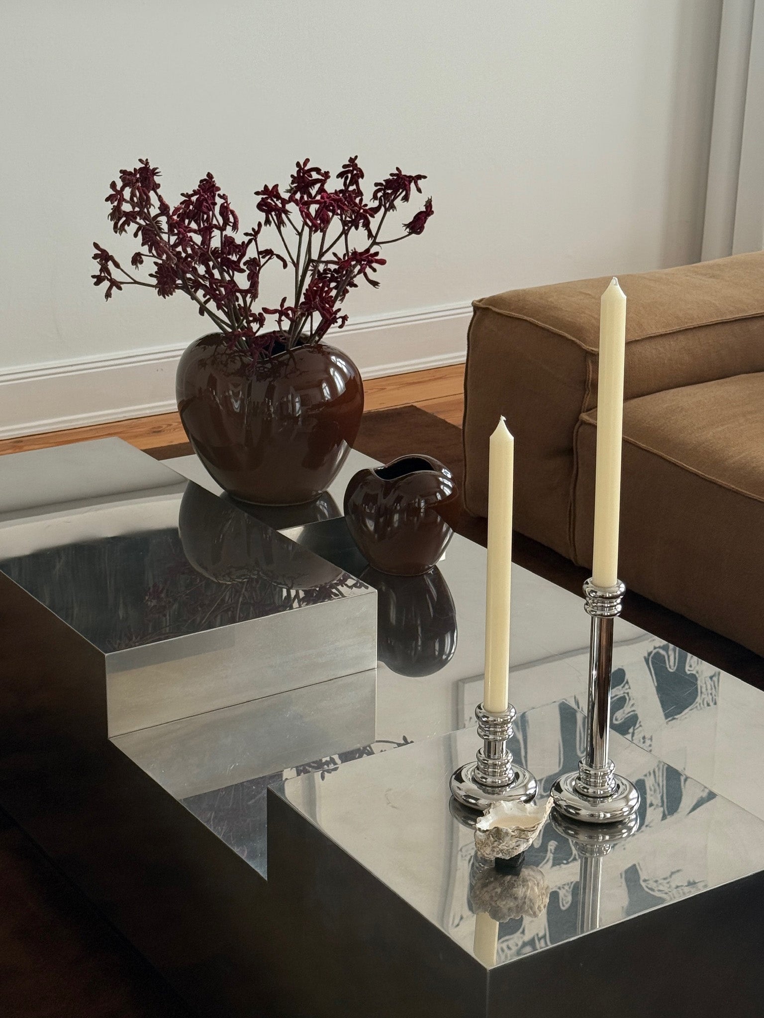 Mini Poppy Vase, chocolate brown