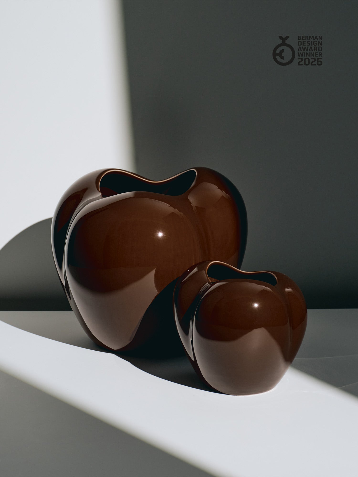 Mini Poppy Vase, chocolate brown