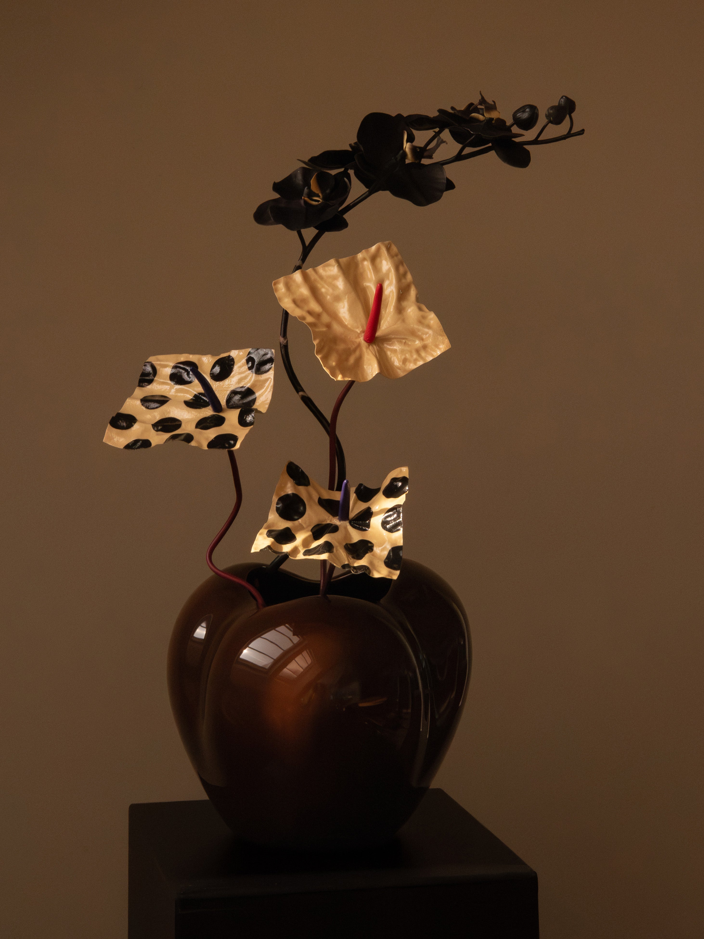 Poppy Vase, chocolate brown