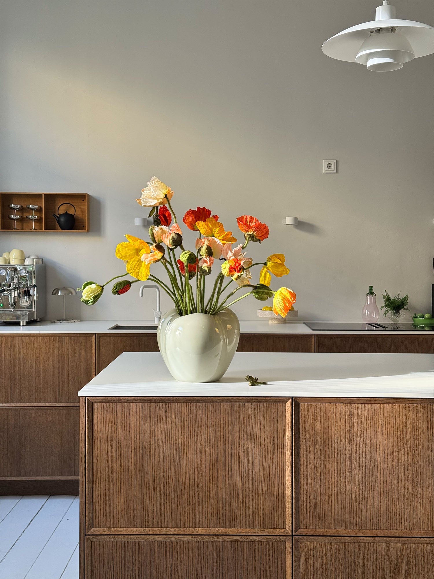 Poppy Vase, moon dust