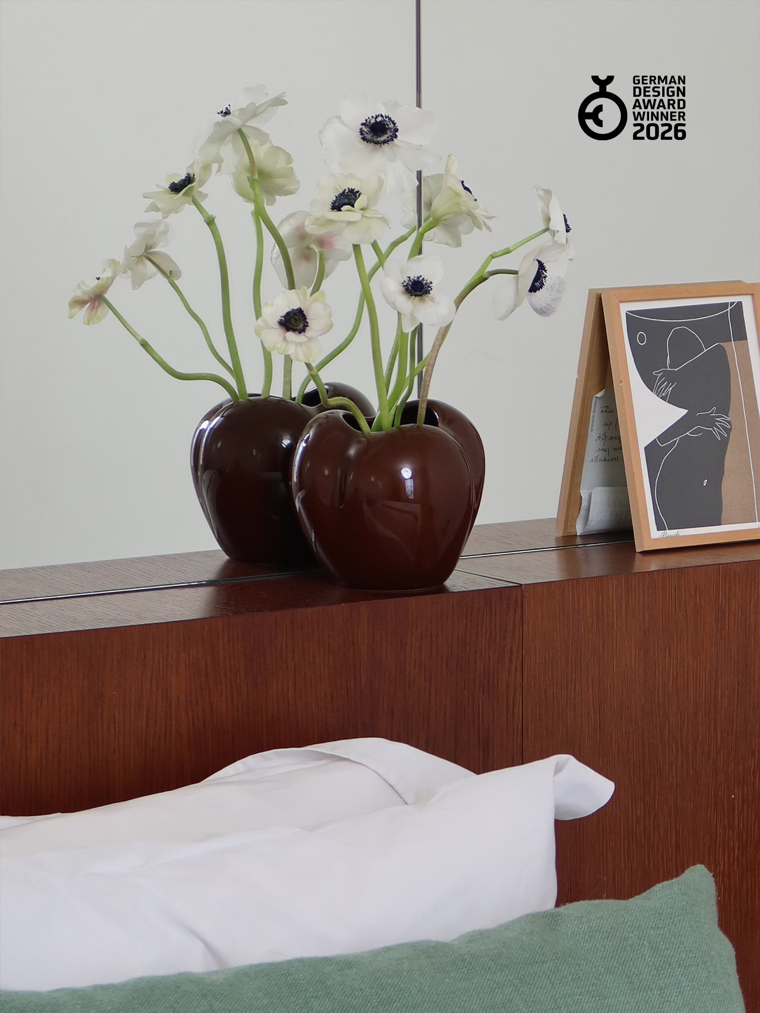 Mini Poppy Vase, chocolate brown