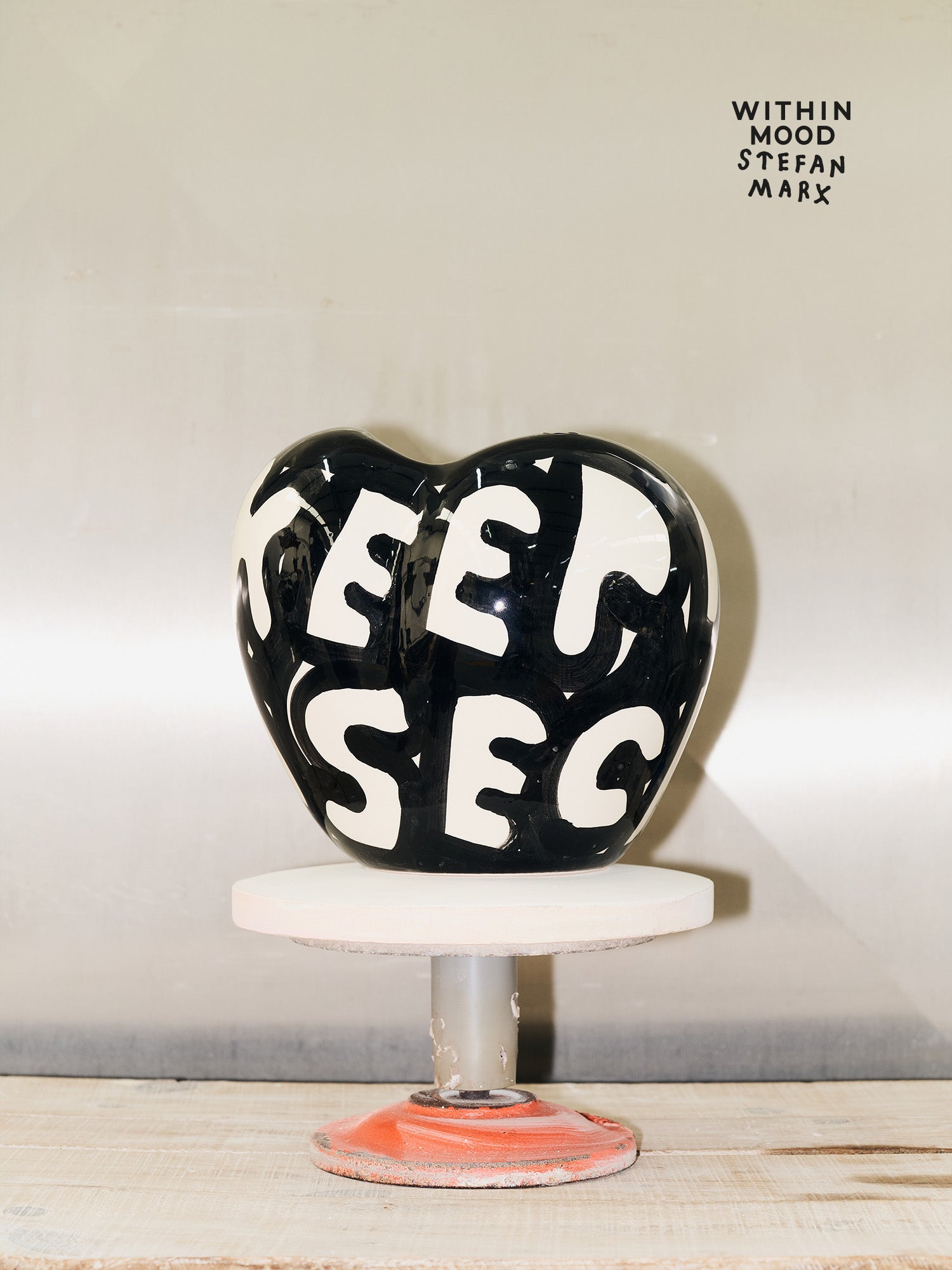 Poppy Vase, Stefan Marx Ed. – KEEP IT LIKE A SECRET