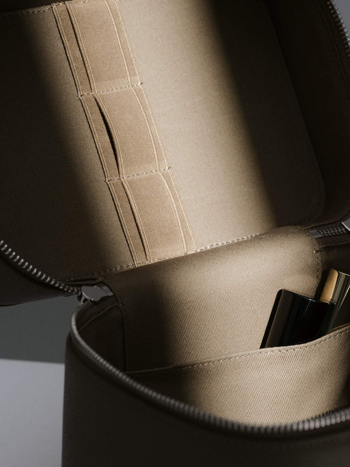 Vanity Case large, truffle