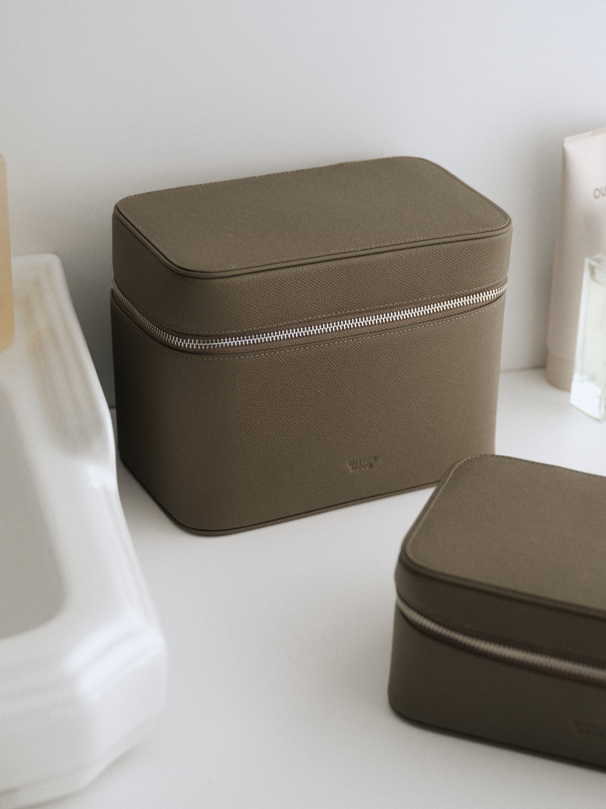 Vanity Case large, truffle