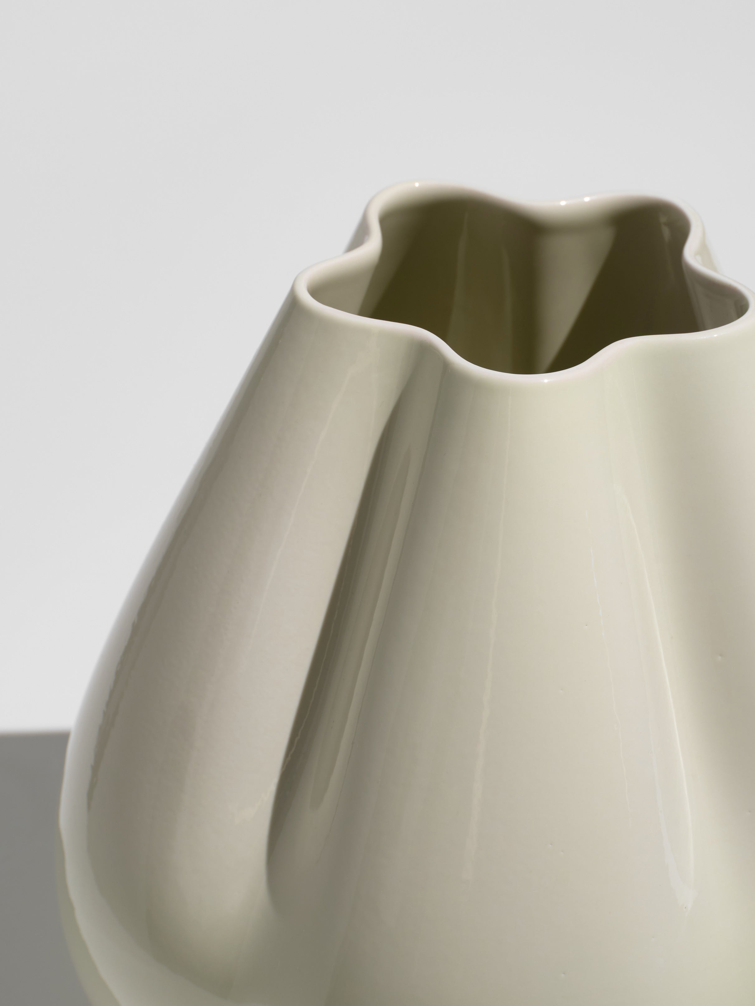 Dumpling Vase, cream