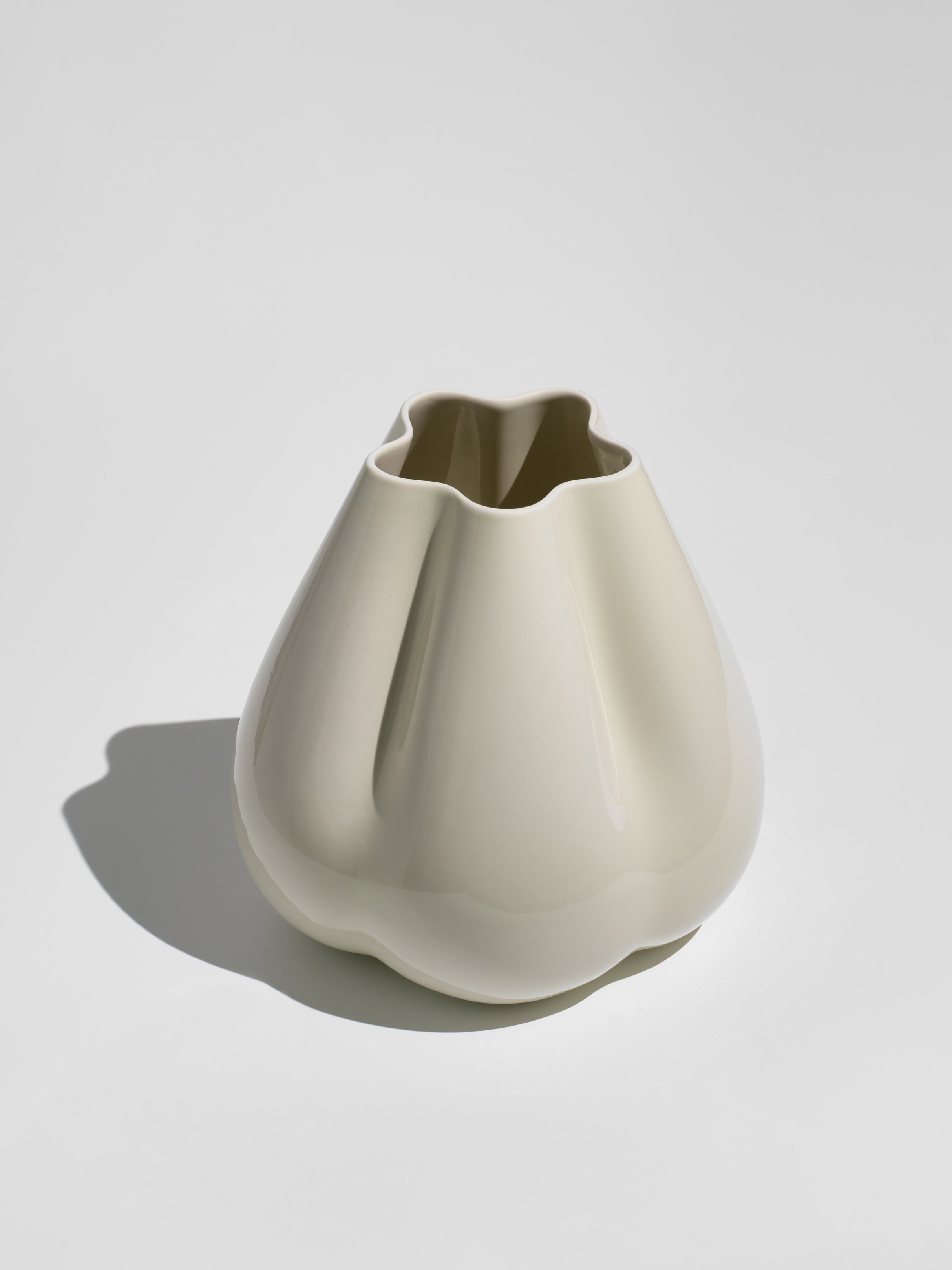 Dumpling Vase, cream